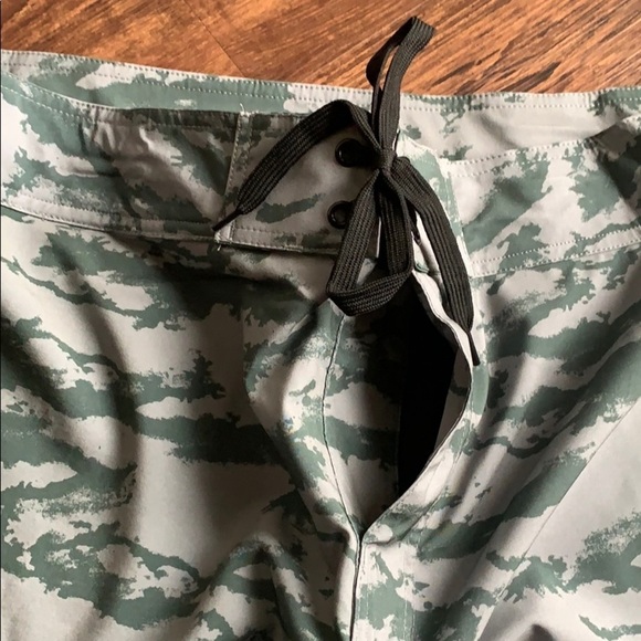 MSX Strahan Green Camo Board Shorts Swim Trunks - Picture 3 of 10